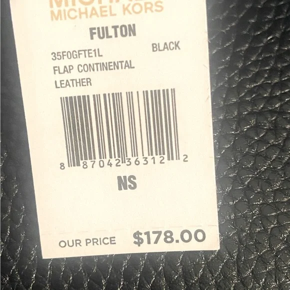 Michael Kors Fulton Flap Continental Wallet. - Picture 6 of 6